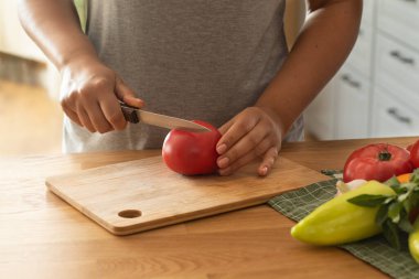 İspanyol çorbası yapmak için gerekli malzemeler. Aşçılık için adım adım talimatlar. Adım 2: Domates doğrama