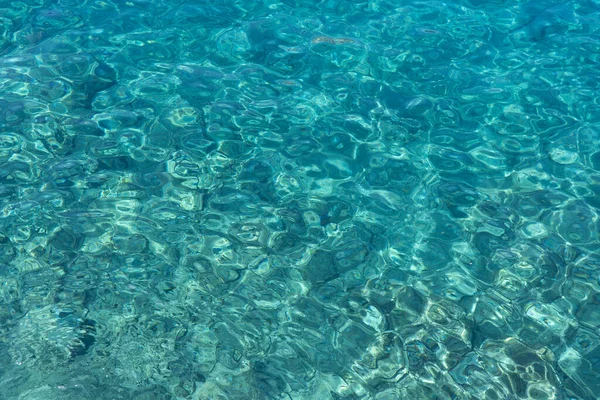 Mar Mediterraneo azzurro chiaro. Sfondo naturale astratto — Foto Stock