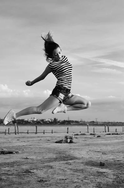 Black white photography of dance and jump, silhouette outdoors background — Stockfoto