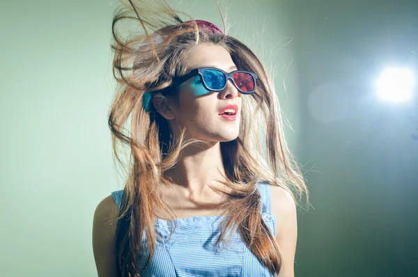 Surprised young pretty woman in 3d glasses looking amazed. — Stock Photo, Image