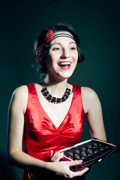 Beautiful and rich superstar getsby style woman eating chocolate — Stock Photo, Image