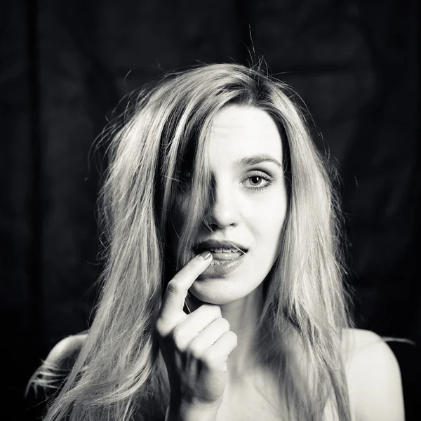 Beautiful female biting finger. Black and white photography — Stock fotografie