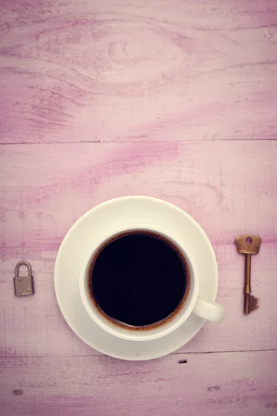 Closeup picture of cup of coffee with lock and key as symbol freedom — 스톡 사진