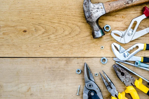 Kopierraum Bild von Hammer, Schrauben, Muttern und Schrauben — Stockfoto