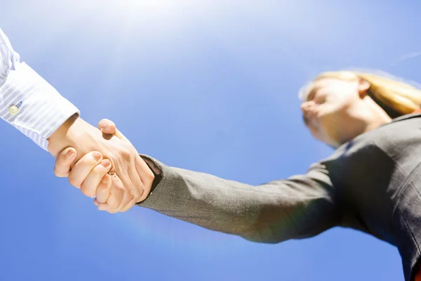 Close-up picture of business people handshaking on sunny day outdoors background — Stock Photo, Image