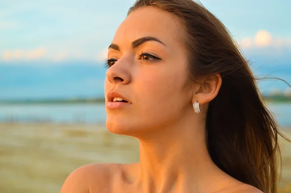 Close up picture of young brunette sensual  pensive lady on beach — 스톡 사진
