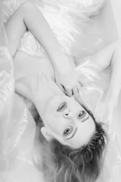 Black and white photography of beautiful girl happy relaxing laying in shine clear water — Zdjęcie stockowe