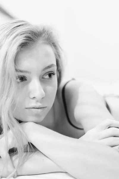 Black and white photography of thoughtful young beautiful charming woman in the bed. — Stock Photo, Image