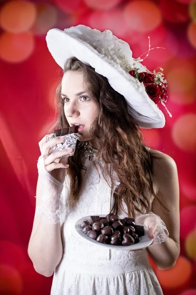 Pretty girl in retro clothes eating chocolate — Stock Fotó