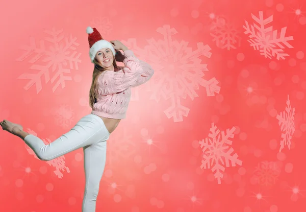 Menina bonita em Santa chapéu dançando em flocos de neve fundo digital — Fotografia de Stock