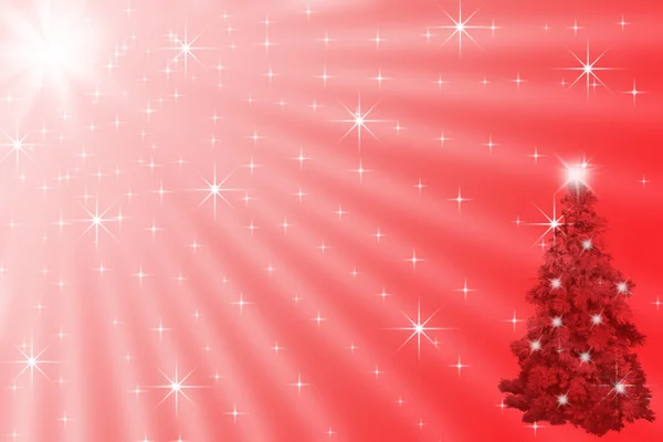 Рождественская елка под сияющими звездами на ярком солнечном красном фоне — стоковое фото