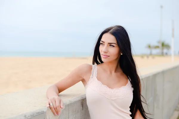 Portrait of pretty girl resting on the embankment — Stock Photo, Image