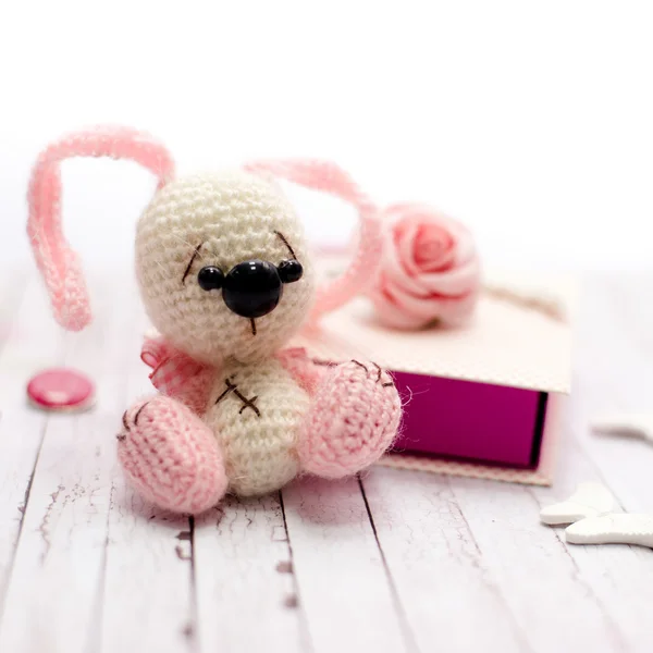 Amigurumi and gift box. — Stock Photo, Image