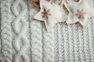 El yapımı örgü desen ve dekoratif yıldız çift portre resim