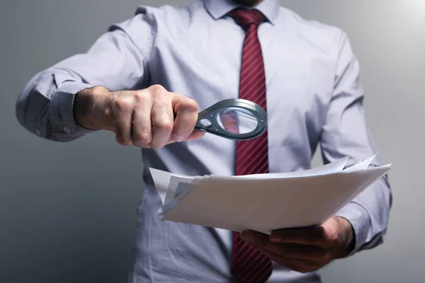 Examines Paper Magnifying Glass — Stock Photo, Image