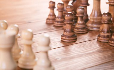 Fikirler, rekabet ve strateji için satranç tahtası konsepti, iş başarısı konsepti