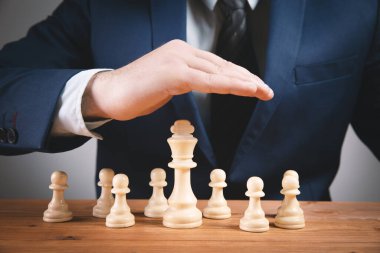 Fikirler, rekabet ve strateji için satranç tahtası konsepti, iş başarısı konsepti. iş kavramı