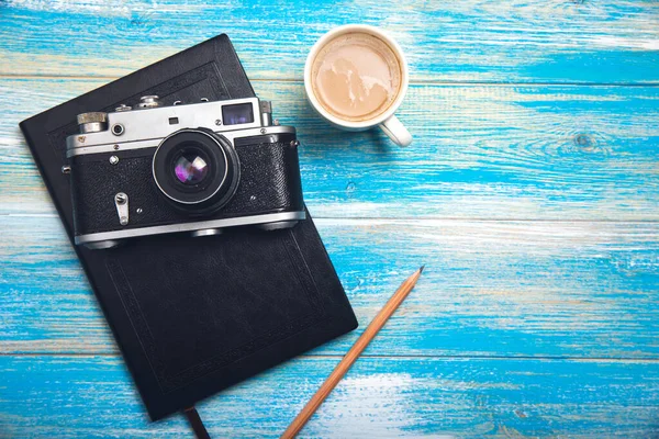 Oude Vintage Camera Koffie Notitieblok Tafel — Stockfoto