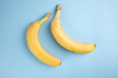 Muzlar mavi arkaplanda