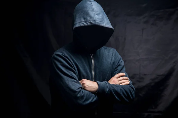 Man Stands His Arms Crossed Dark Background — Stock Photo, Image