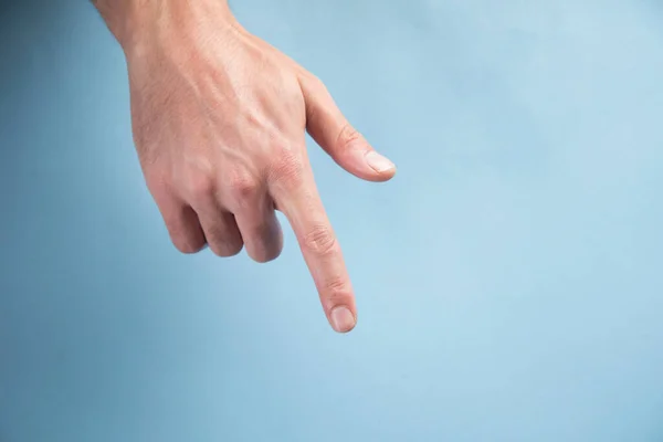 Människans Hand Pekar Finger Blå Bakgrund — Stockfoto