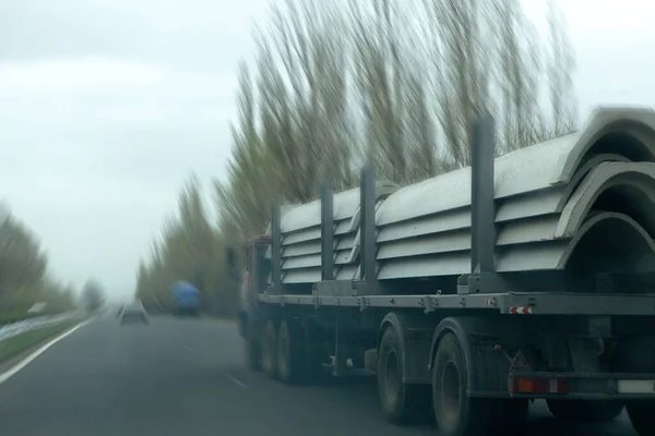 Camión Transporta Materiales Construcción Largo Carretera — Foto de Stock