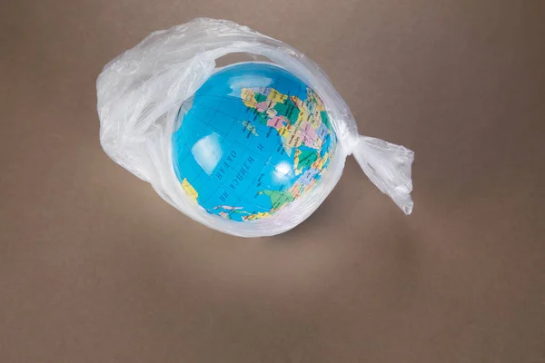 Globo Saco Lixo Conceito Desastre Ecológico Problema Plástico — Fotografia de Stock