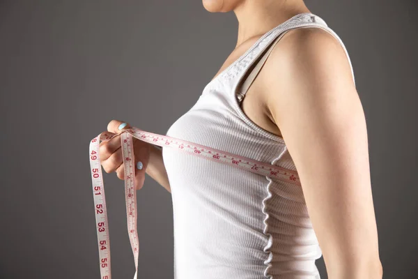 Young Girl Measures Breast Girth Gray Background — Stock Photo, Image