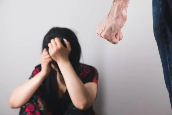 Suo Marito Picchia Sua Moglie Violenza Domestica — Foto Stock