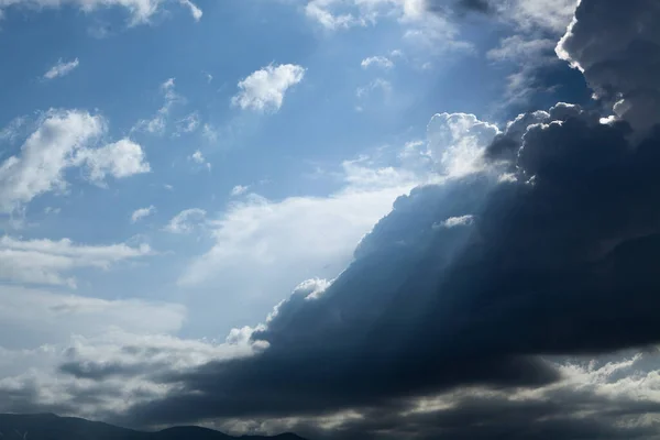 Nube Scura Nel Cielo Durante Giorno — Foto Stock