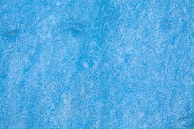 arkaplan olarak beyaz renkli mavi duvar