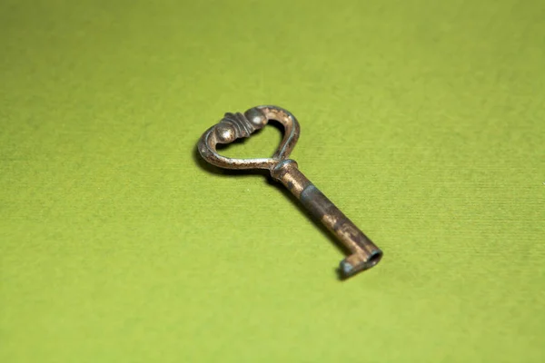 Old Key Green Background — Stock Photo, Image