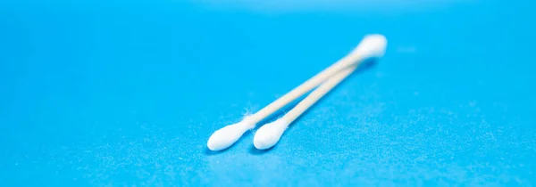 Cotton Swabs Blue Background — Stock Photo, Image