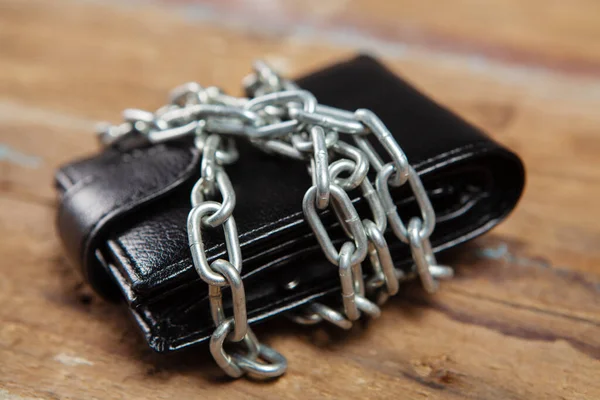 Billetera Con Cadenas Mesa — Foto de Stock