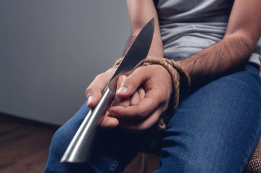 # Halat bıçağından ellerini kurtarır #