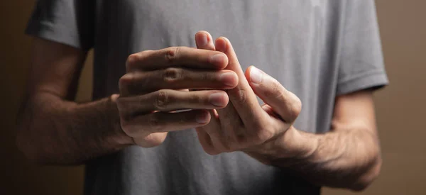 Man Has Sore Finger Gray Background — Stock Photo, Image