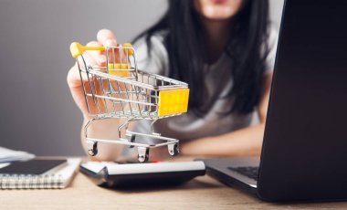 Sepeti masaüstünden tutar