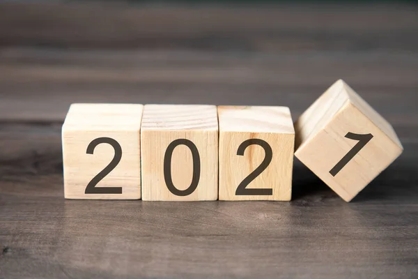 Tahta Küplerin Üzerinde 2021 Tarihi Yazıyor — Stok fotoğraf