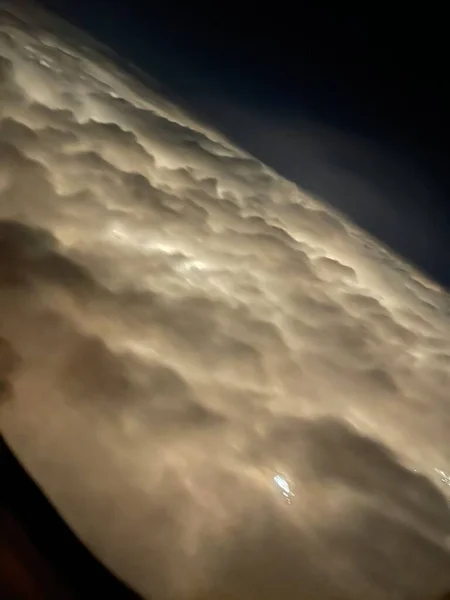 별똥별들 구름을 — 스톡 사진