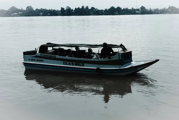 Uno Los Transportes Agua Aldea Río Batanghari Jambi — Foto de Stock