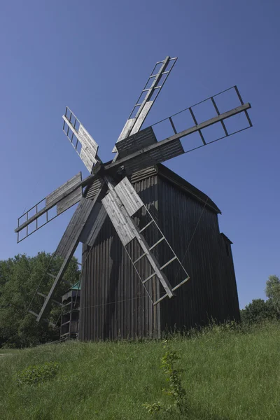 Old wooden windmills at Pirogovo ethnographic museum, near Kyiv, Ukraine — Stock Photo, Image