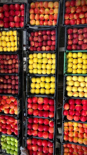 Kleurrijke Appels Verkocht Buitenmarkt Noord Macedonië — Stockfoto