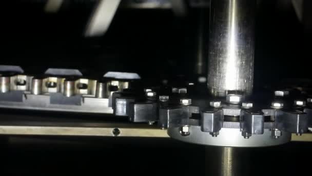 Meccanismo rotante con ingranaggi metallici — Video Stock