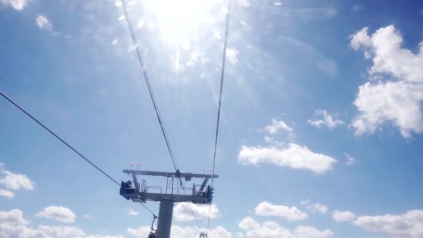 Funicular torony, a háttérben a felhős ég. — Stock videók