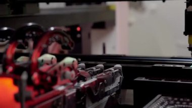 Elektronik mikro devrelerin üretimi için otomatik işlem.