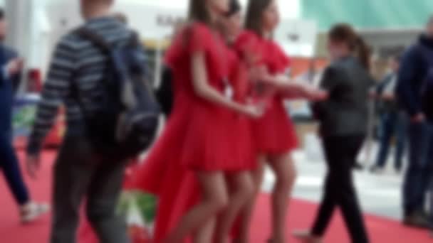 Three girls in identical red dresses. — Stock Video