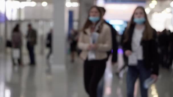 Vídeo desfocado de pessoas durante uma pandemia. — Vídeo de Stock