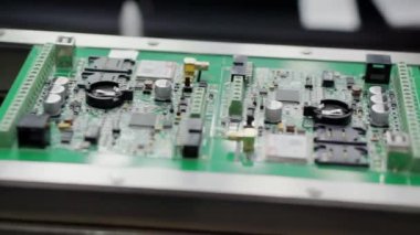 Elektronik mikro devrelerin üretimi için otomatik işlem.