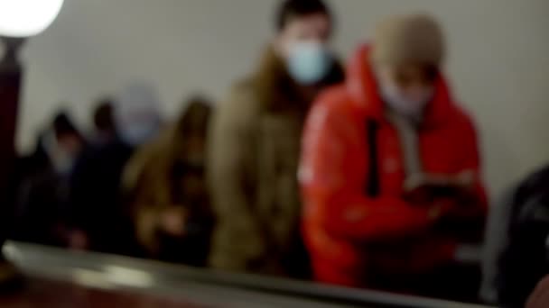 People on the subway during a pandemic. — Stock Video