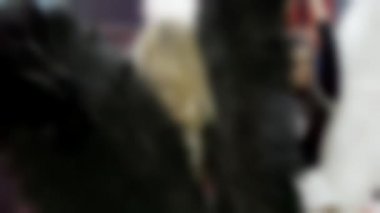 Kızlar melekler gibi dans eder..